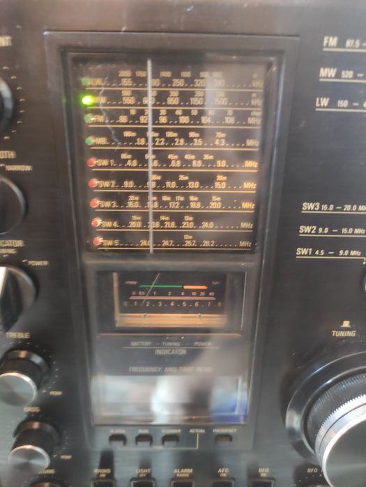 Philips model: A990