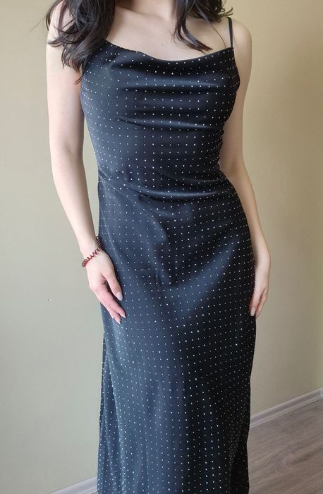 Елегантна рокля с камъни - идеална за сватба, бал или вечерно парти