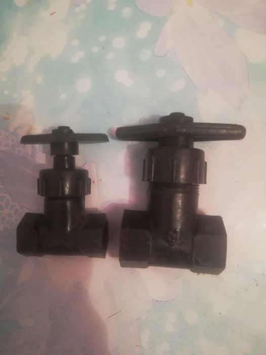 Продам краны новые, пластмассовые.