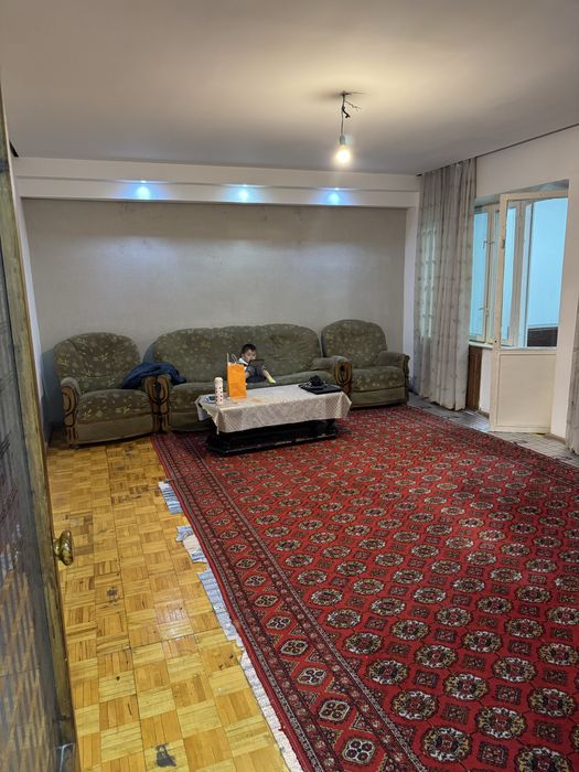 Продаеться квартира на Дружба Народов