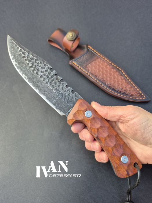 Ловен нож от Дамаска стомана 67 слоя и сърцевина VG10 с кожена кания