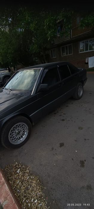Продам Мерседес 190. Объем 2. Цена 1.5 мил.