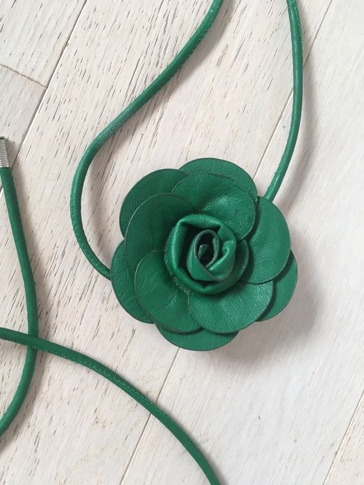 curea cu forma de floare