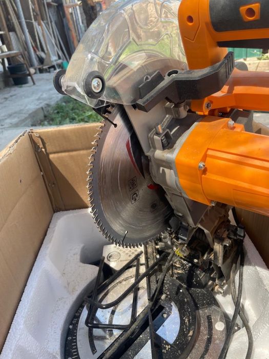 пила торцовочная  вихрь пт-255