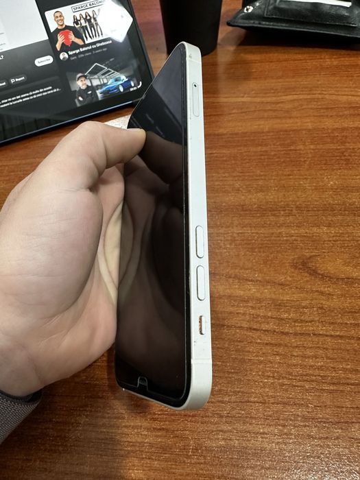 Vând iPhone 12 Alb