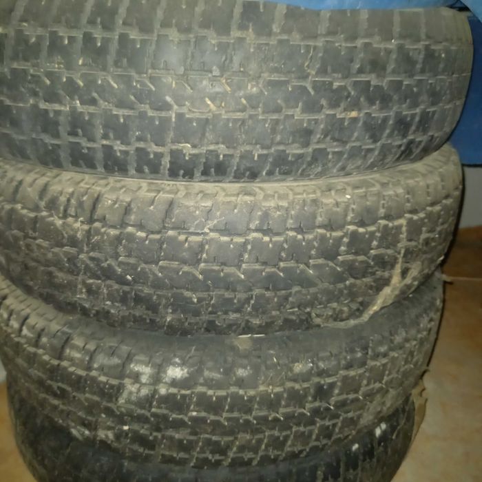 Гуми 185/75/16 в добро състояние