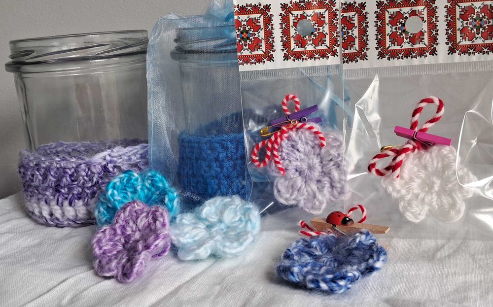 Ръчно плетени цветя и деекоративни буркани на 1кука