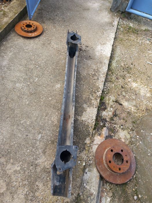 Задна греда за пасат 5.5