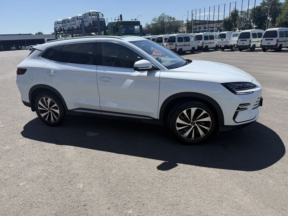 BYD Champion 2024 kuzov 2025 dokumen xolati yaxshi garantiyada turibdi