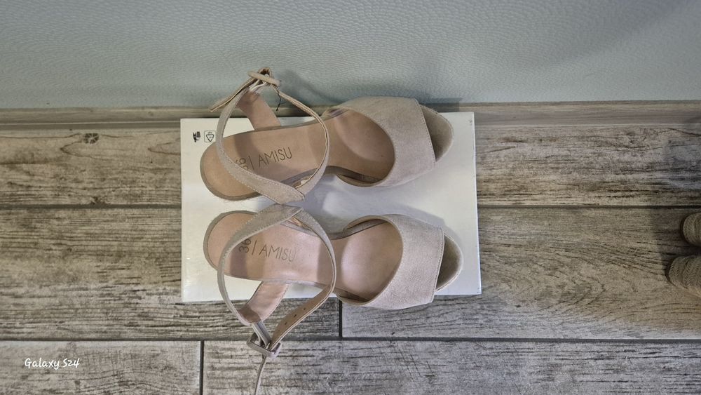 Обувки на висок ток