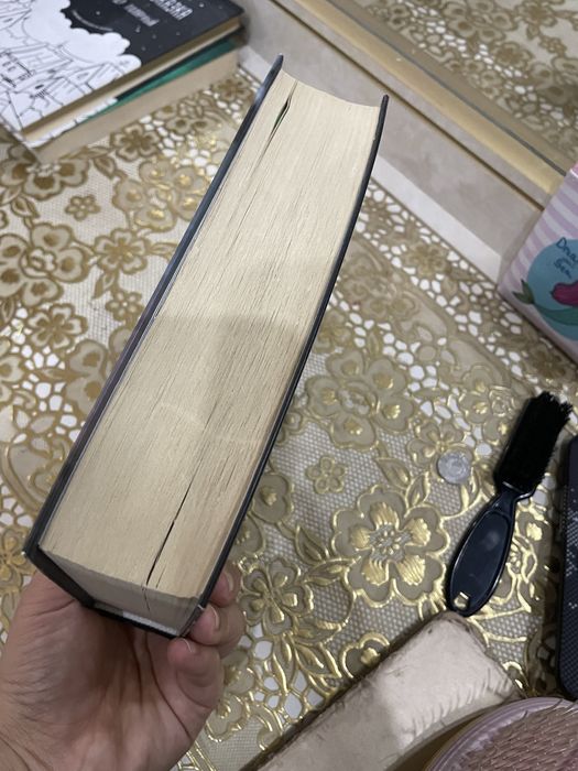 Книга Абиссаль в наличии