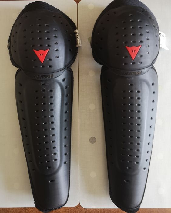 Protecții moto genunchi tibie Dainese hard premium stare  noua