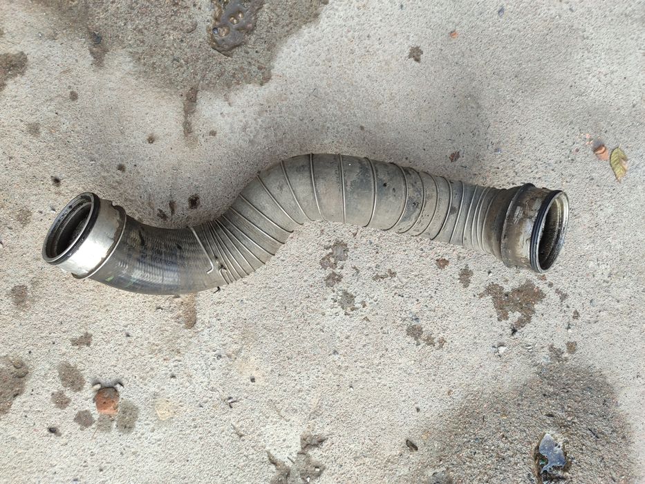 Мерседес. Патрубок интеркуллера. Подходит на разные модели.