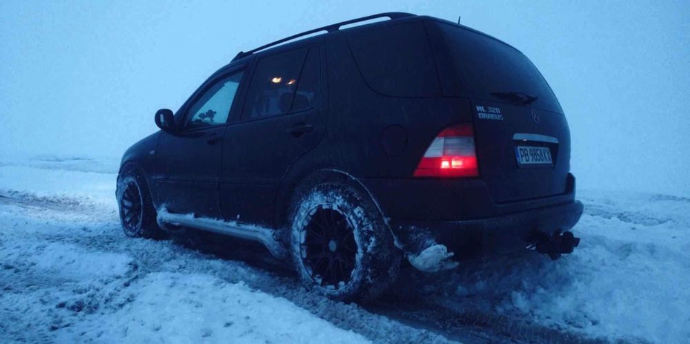 Mercedes ML 320 3.2 V6 • Автомат • Газ/Бензин • 7 места