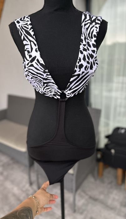 Costum de baie nou