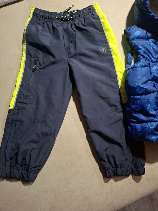 Продаются жилетка и штанишки на 3-4 года