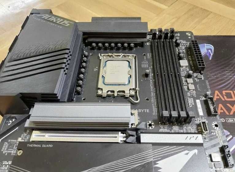Intel Core i7 13700K + Gigabyte Z790 Aorus Elite AX Wi-Fi DDR5