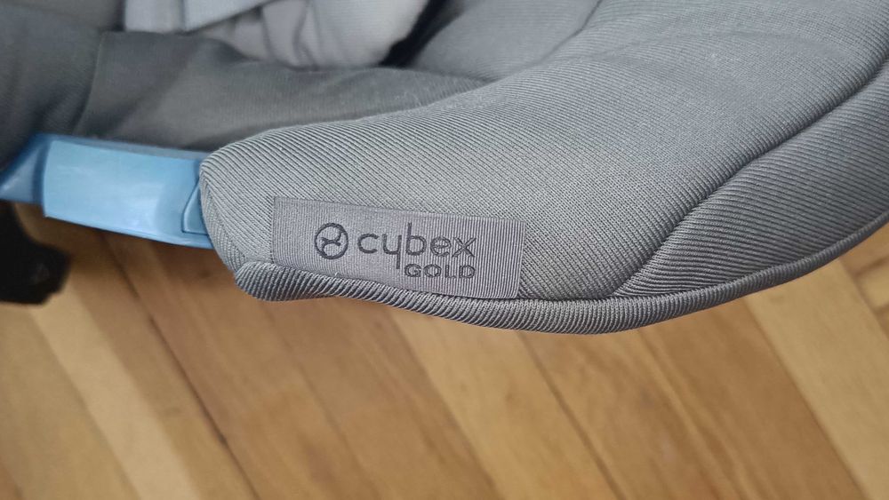 Продавам бебешко столче за кола Cybex Aton 5