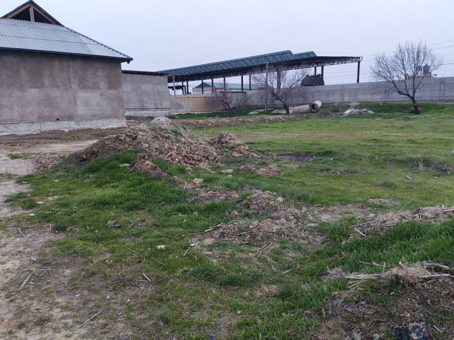 Uchastka sotiladi