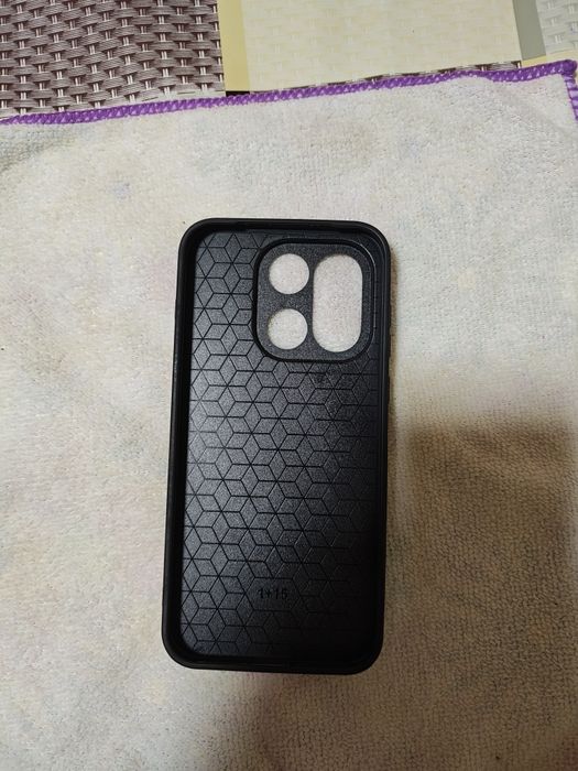 Продам чехол на One plus 15 новый