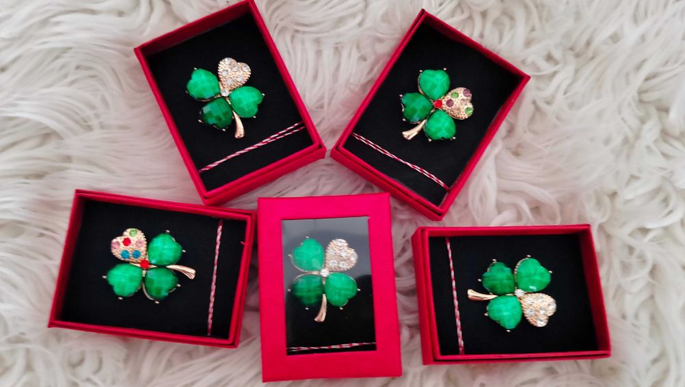 Mărțișoare tip brosa-trifoi