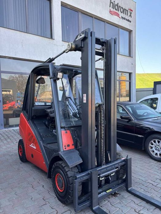 Stivuitor - Motostivuitor Linde H25T-01 TRIPLEX An fabricație: 12/2009