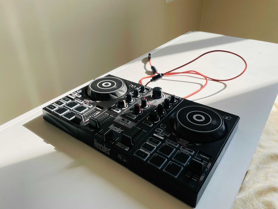 Hercules DJ DJControl Inpulse 200 DJ пулт