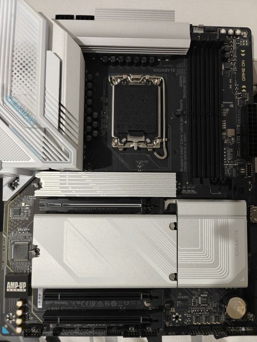 Placa de bază Gigabyte Z890