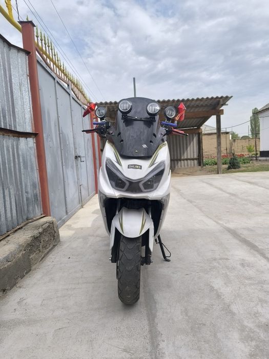 Скутер макси 150 кубов