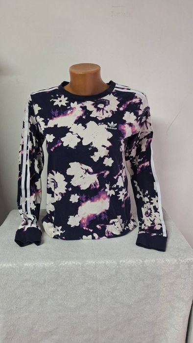 Bluza frumoasa stare decenta