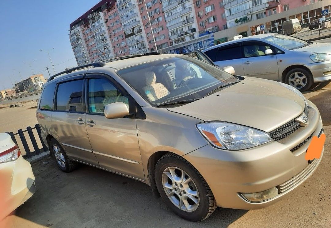 Toyota Sienna 2 2003