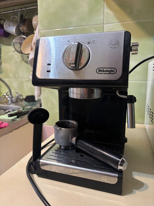 Кофеварка Рожковая Delonghi б/у