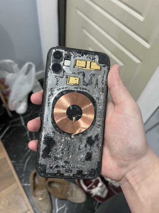 Айфон 11 64гб продаю