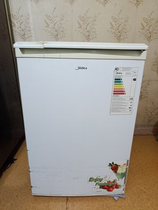 холодильник Midea HS-147RN (с дефектами, рабочий)