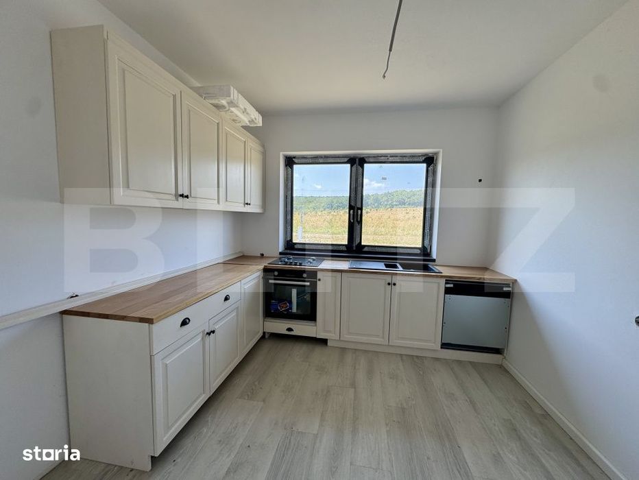 Casa de vanzare, 105 mp, zona Corunca