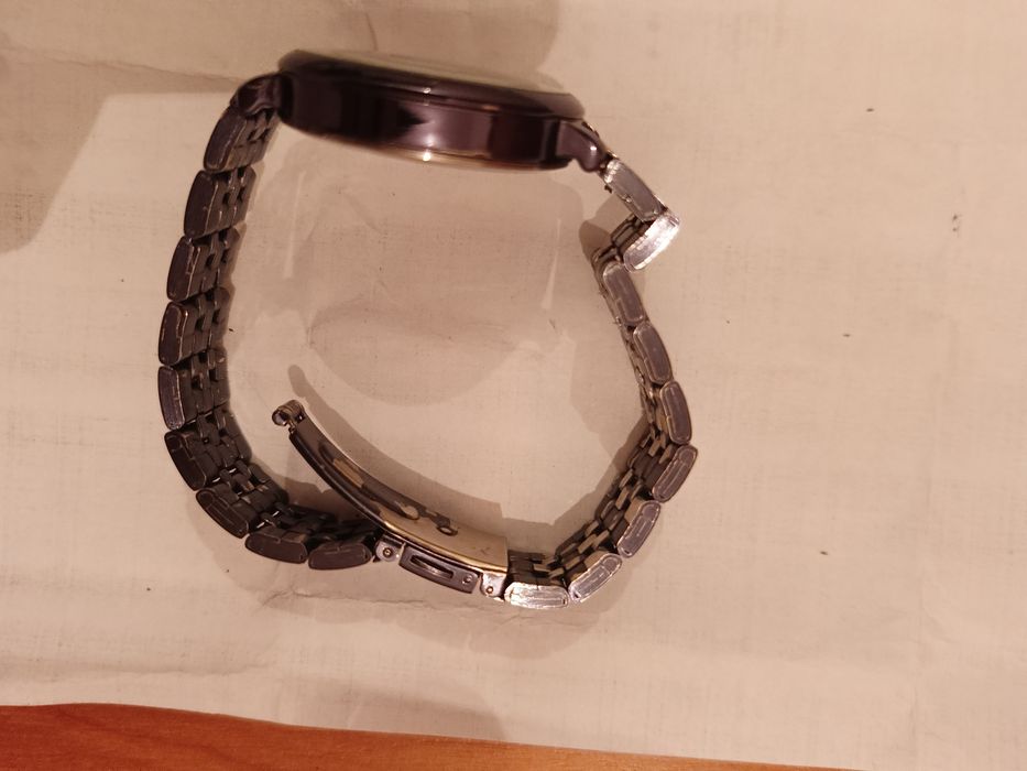 Часы бренд Fossil. Цена 1 500 тенге.