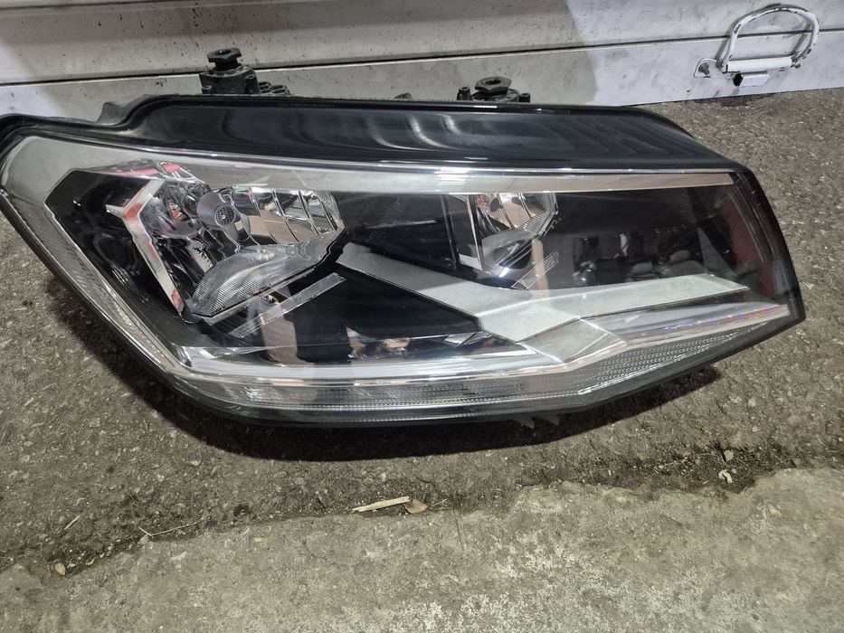 Десен фар VW Caddy Фолксваген Кади фарове
