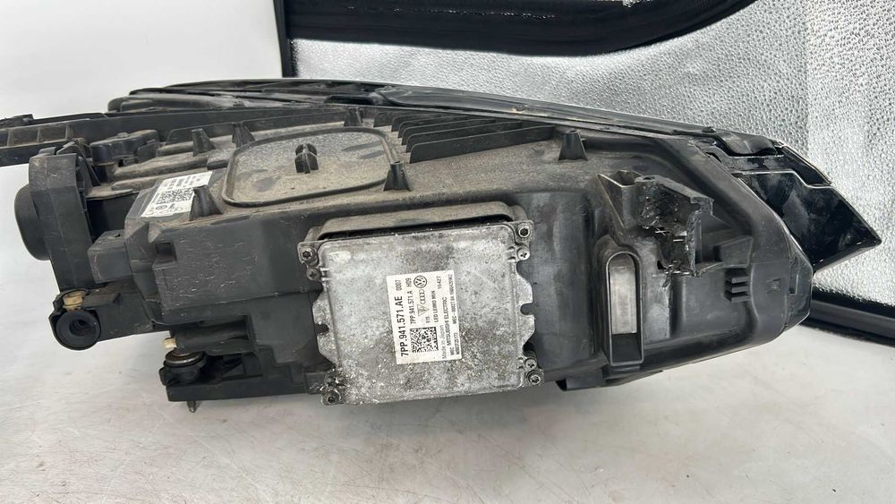 Far bixenon stanga/dreapta Volkswagen Passat B8