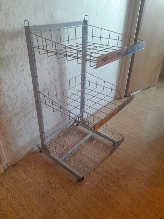 Этажерка в магазине,  в кладовке, на балконе использовать можно