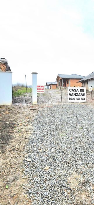 Casa la rosu, de vânzare - Sigmir