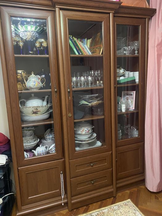 Шкаф витрина напольный