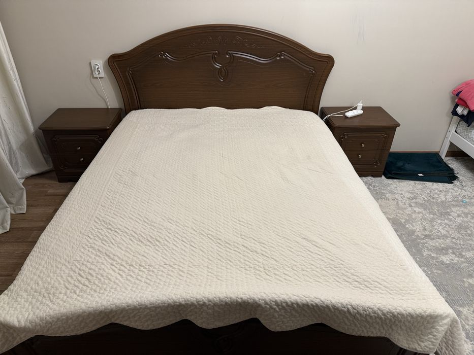 Продам двуспальную кровать