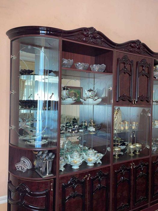 Мебель стенка сотилади. Ҳолати зўр!