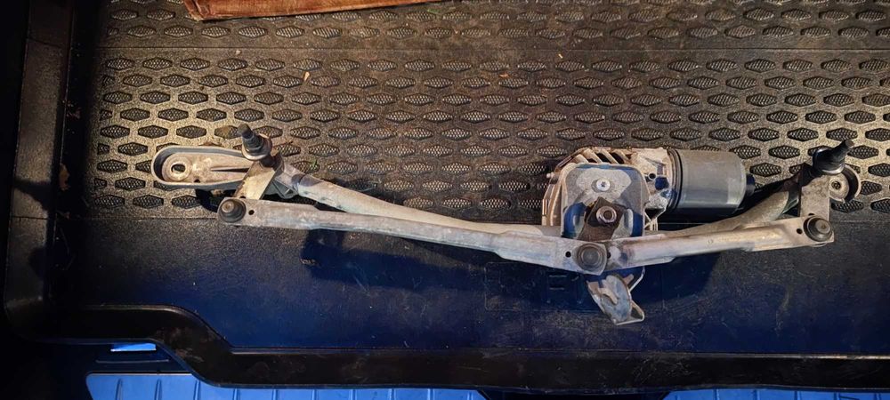 Механизъм чистачки с мотор + рамене за БМВ Ф10 Ф11 BMW f10 f11