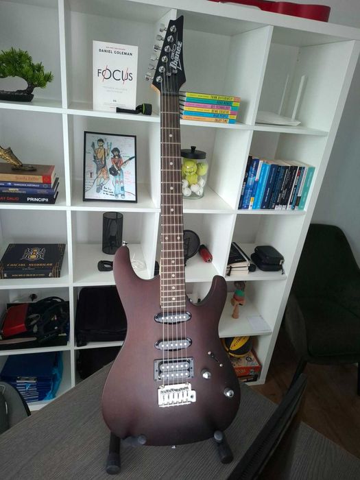 Chitară electrică Ibanez GIO GSA60 Walnut Flat + stativ
