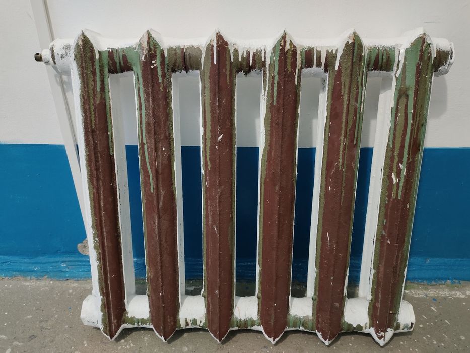 Продам чугунный радиатор