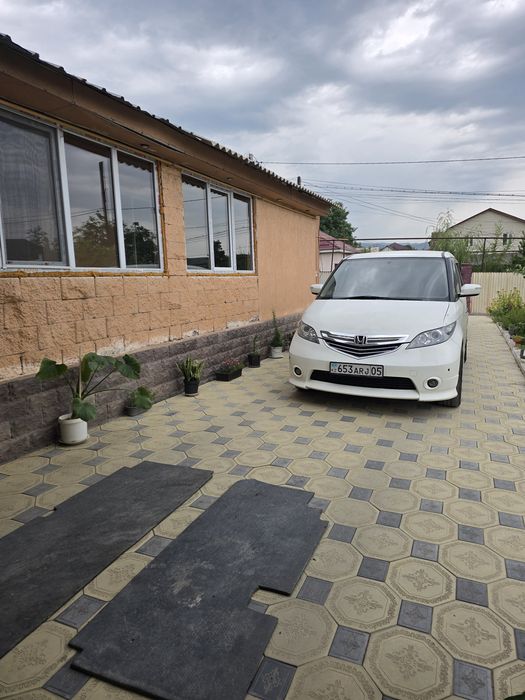 Продам пол дома 12 соток земли