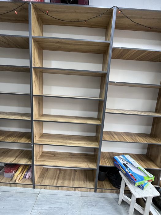 Dokon uchun shkaf va vitrinalar