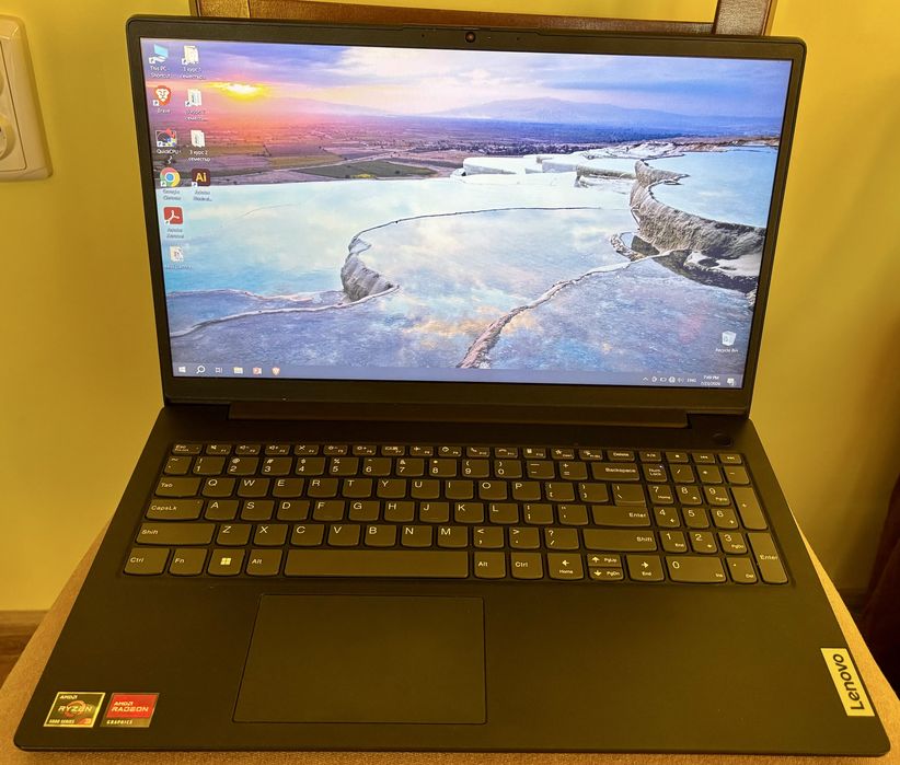 Лаптоп Lenovo V15