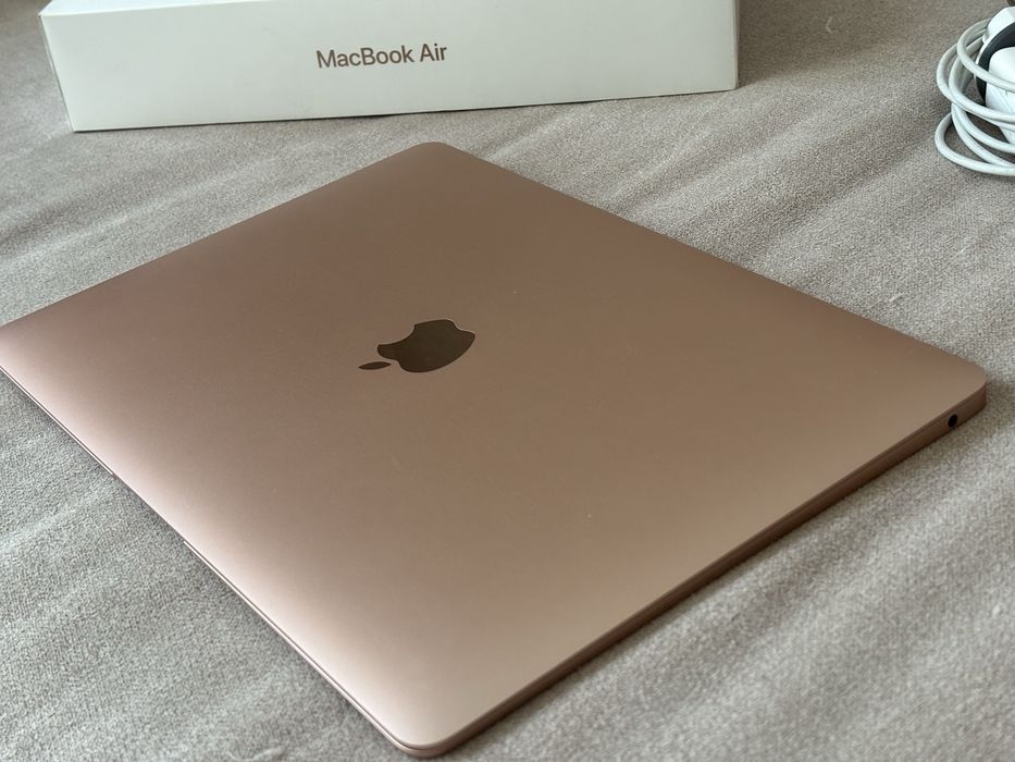 MacBook Air осень 2018 в идеальном состоянии